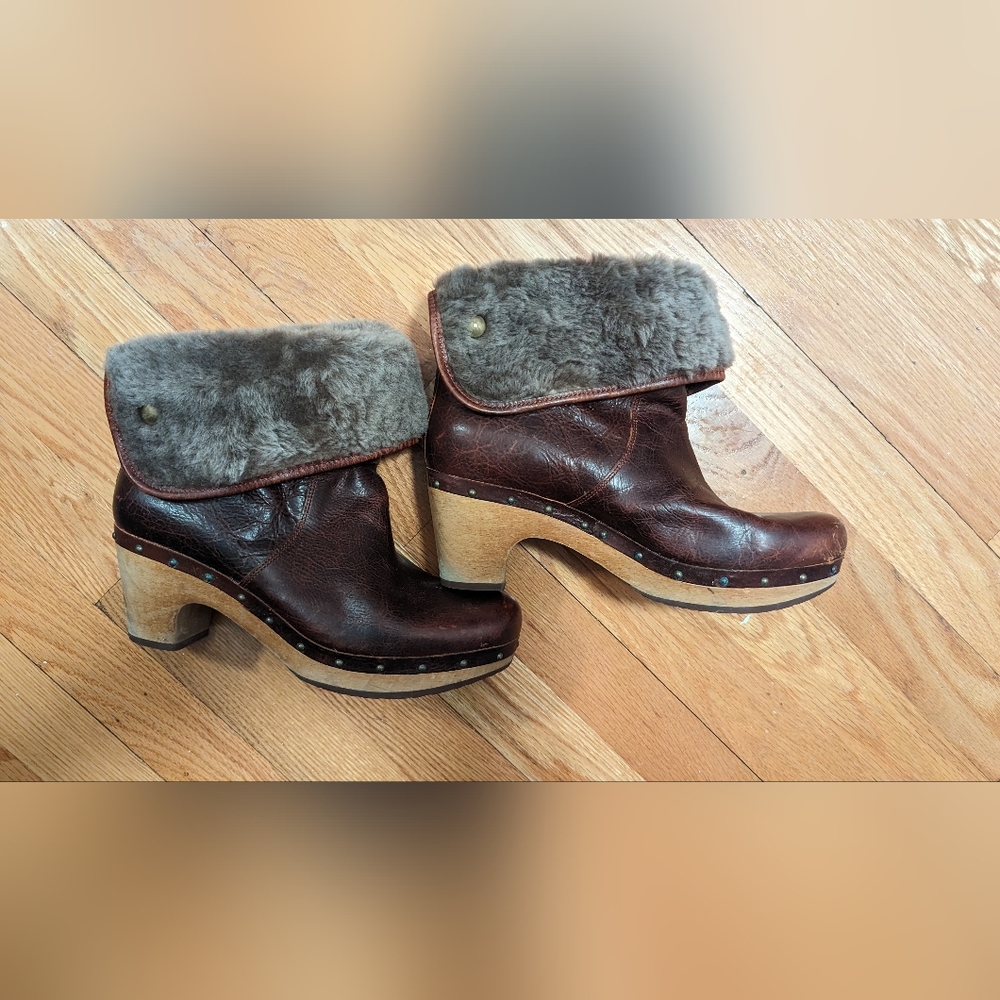 UGG boots ankle leather size 9